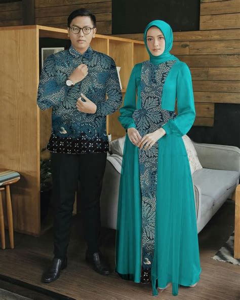 Inspirasi model baju untuk tunangan dan lamaran modern 2020 yang couple ini bisa jadi contoh bagi. Baju Couple Gamis dan Kemeja Panjang Batik | RYN Fashion