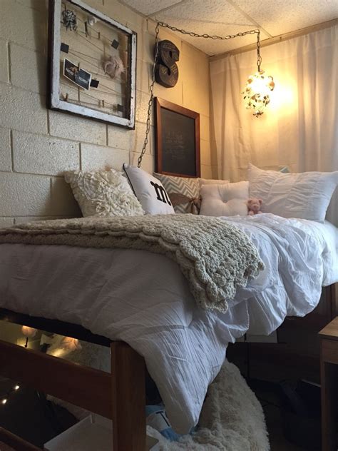 Pin By Megs Ocasey On Dorm Ideas Shabby Chic Dorm Room Chic Dorm