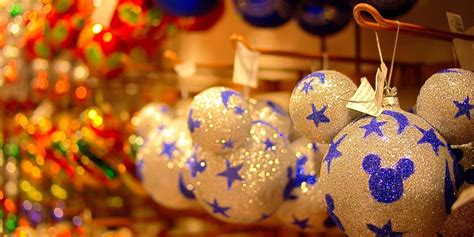 10 Christmas Decorations You Can Make From Recycled Materials