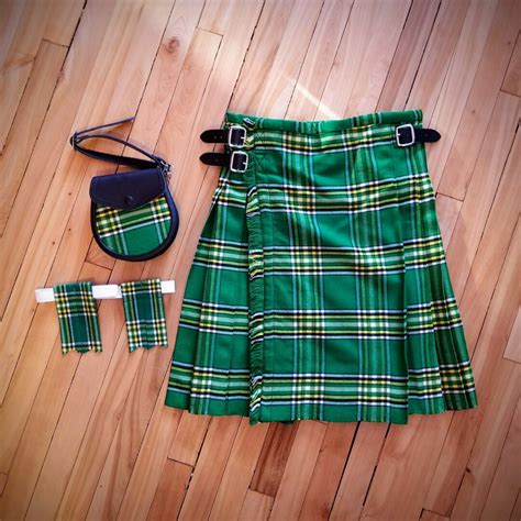 Bagpipe Central Mens Irish Heritage Traditional Kilt Sporran And Flashes