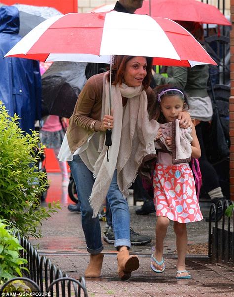 Bethenny Frankel Cuddles Up Under An Umbrella With Daughter Bryn Daily Mail Online
