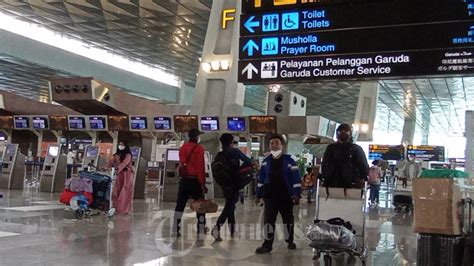 Suasana Penumpang Bandara Soetta Tangerang Menuju Transisi Norma Foto