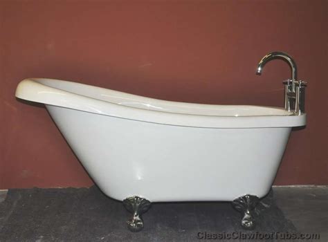 In 1883, both the standard sanitary manufacturing company (now american standard) and kohler began the process of enameling cast iron bathtubs to form a smooth interior surface. 59.5" Acrylic Slipper Clawfoot Tub | Classic Clawfoot Tub