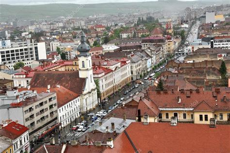 Sie ist hauptstadt des kreises cluj in siebenbürgen und sitz der planungsregion nordwest. Top uitzicht op de stad Cluj Napoca. Roemenië ...