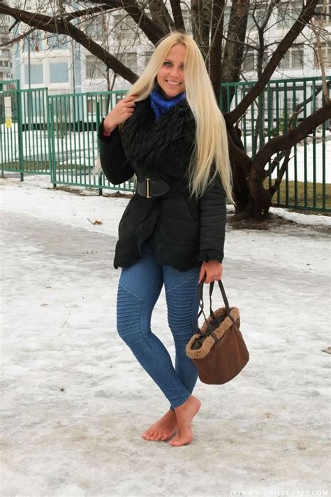 Pin By Miroslav Mihajlovic On Bare Feet In Snow Barefoot Girls Sexy