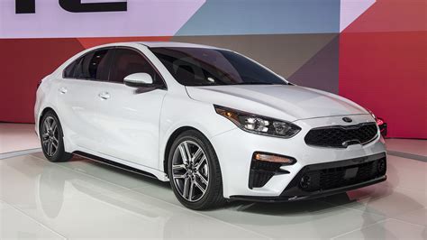 The forte lx now has standard cruise control and available apple carplay and android auto connectivity. 2019 Kia Forte compact sedan introduced at the 2018 ...