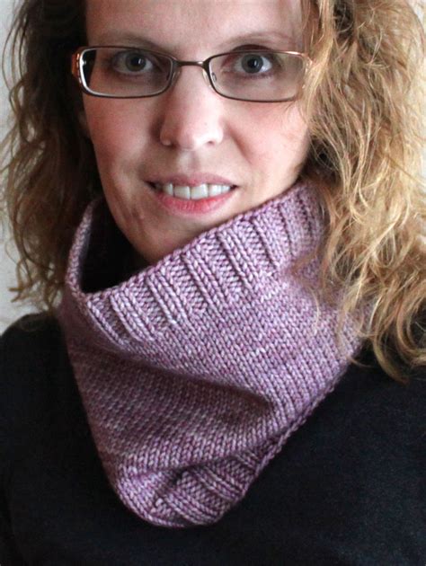 Free weave pattern for gray cable neck warmers and more neck warmer weave patterns. Free+Knitting+Pattern+-+Cowls+and+Neck+Warmers:+Sugar+Plum ...