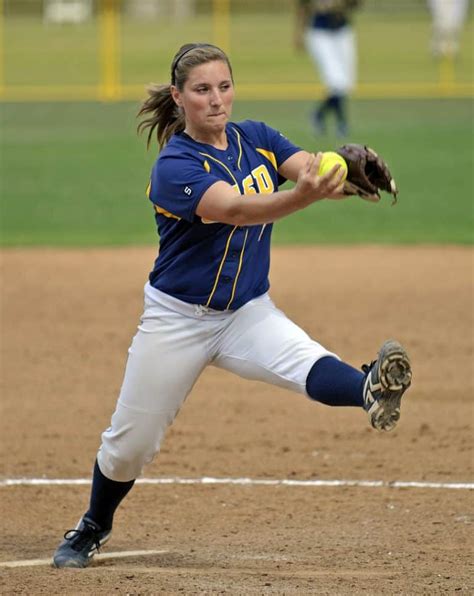 Heres Exactly What You Need To Know About Pitch Calling In Softball