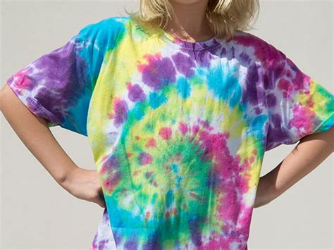 How To Tie Dye An Old White Shirt 14 Steps With Pictures