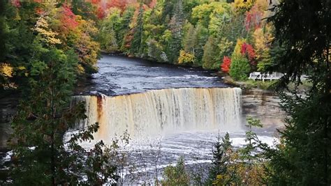 Upper Tahquamenon Falls A Very Large Waterfall In Michigans Upper