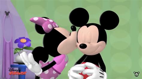 Mickey Mouse And Minnie Kissing