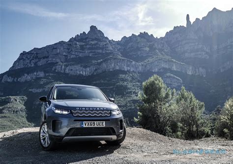 In place of the ugly. 2020 Land Rover Discovery Sport first drive: Modern ...