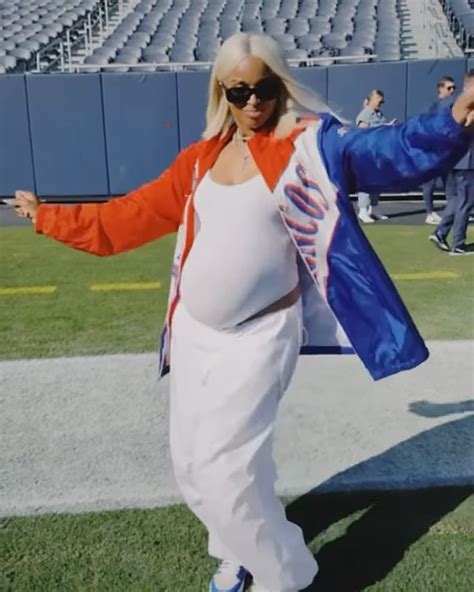 Pregnant Ciara Shows Off Baby Bump At Russell Wilsons Football Game