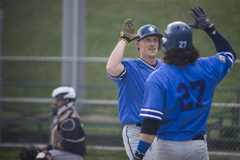 Solazzo Leads Ibl Maple Leafs Past Baycats Toronto Sun