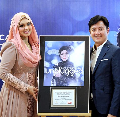 Kau tercipta untu aku cinta. Mesej Mikraj Cinta jadi tumpuan album Unplugged Datuk Siti ...