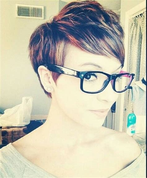 Short Hair Pixie Cut Hairstyle With Glasses Ideas 58