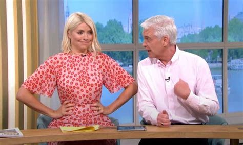 This Morning Viewers Slam Awkward Holly Willoughby And Phillip