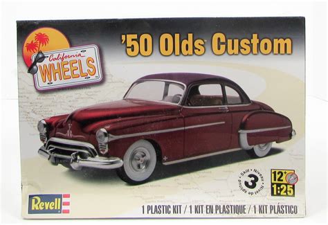 1950 Olds Custom Revell 85 4022 125 New Classic Car Model Model Cars