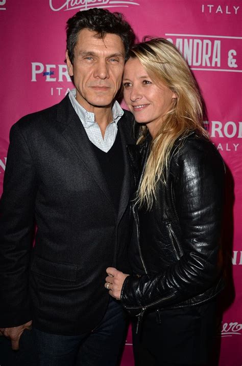 Marc lavoine met également son talent et sa célébrité au service de nombreuses causes humanitaires. Après 22 ans de mariage, Marc Lavoine et son épouse Sarah ...