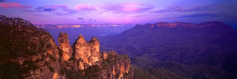 Katoomba veterinary hospital is a full service companion animal hospital located in the upper blue mountains. The Three Sisters, Katoomba, NSW - Ken Duncan