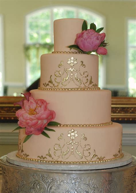 The beautiful wedding cake, designed by made in cake, was incredibly delicate and matched the softness of the overall styling. Peach and Gold Wedding cake by www.sweetfixrva.com | Gold ...