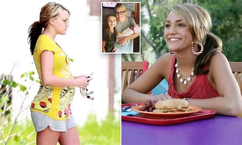 Jamie Lynn Spears Informs Fans Zoey 101 Did Not End Because Of Her Pregnancy Daily Mail Online
