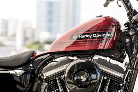 But if it is style you want then the 48 is the bike you need. Harley-Davidson Sportster 48 Special 2018 : le guidon qui ...