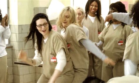 And Then Alex Twerks Up On Piper Best Orange Is The New Black Gifs
