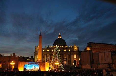 The Vatican At Night During Christmas Travel Taj Mahal Vatican