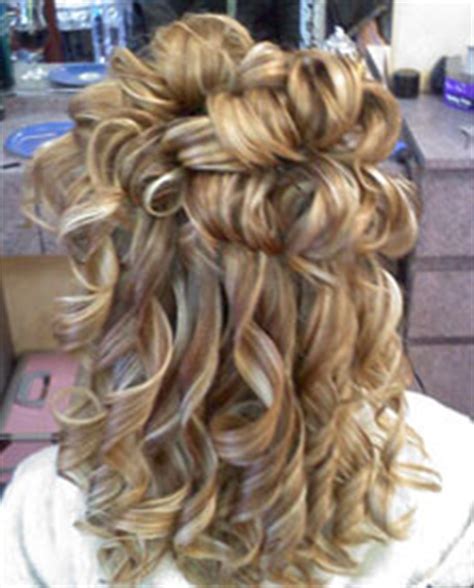 We recommend pairing it with a fitted lace gown and beaded hair brooch to really. Wedding Hairstyles for Curly Hair