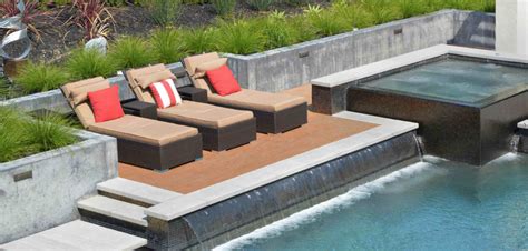 50 Spectacular Swimming Pool Water Features
