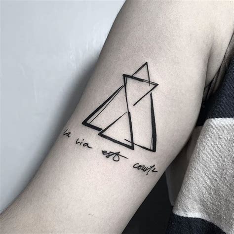 Что означает татуировка 3 треугольника tatpix ru