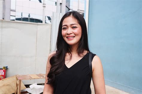 Gracia indri, born gracia indriyani sari sulistyaningrum is an indonesian actress, singer, model, and presenter.1 she is oldest sister of two siblings of edo sulistiarto and nevos setyaningrum. Gracia Indri Akui Gugup saat Ketemu Cha Eun Woo : Okezone ...