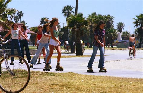 The S Roller Skaters Of Venice Beach Through Stunning Old Photographs Rare Historical Photos