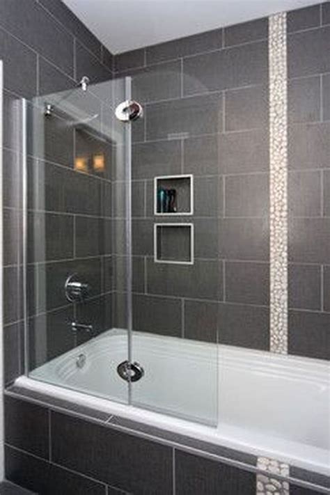 The sleek and seamless combination of red and white color against a deep grey wall paint makes this bathroom a gorgeous one indeed. 40 Modern Small Master Bathroom Renovation Ideas ...