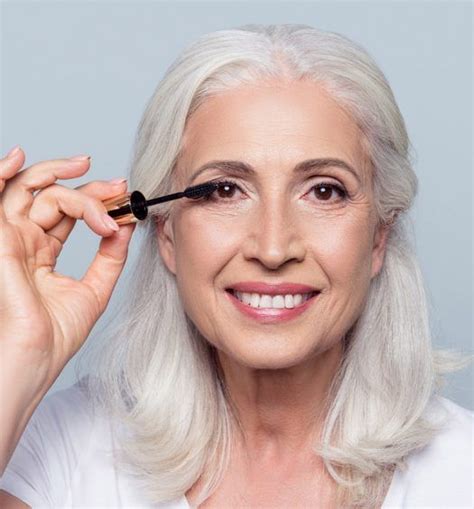 14 Exclusive Makeup Tips For Older Women From A Professional Makeup