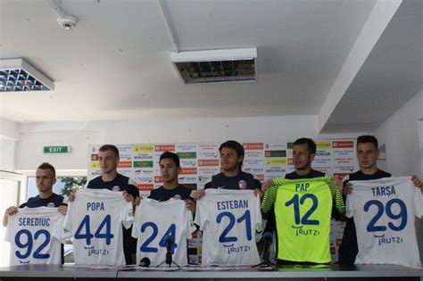 Stiri sportive, transmisiuni in direct, emisiuni FC Botoşani şi-a prezentat achiziţiile din această vară ...