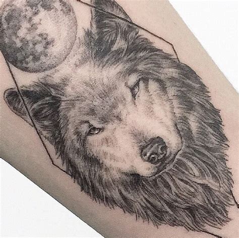 Learn how to draw a realistic wolf! black and white dotwork geometrical wolf tattoo ...
