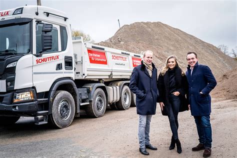 Via whatsapp hatten sich die influencerin und gründer christian hülsewig rasch abgestimmt. Sophia Thomalla Kalender 2020 / Sophia Thomalla Auf Dem ...