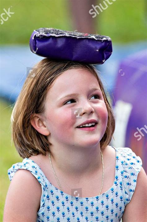 Mia Grace Tindall Balances Bean Bag Photo éditoriale de stock Image de stock Shutterstock