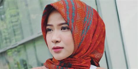 Hijab Tutorial Simpel Nan Elegan Ala Hijaber Cantik Dream Co Id
