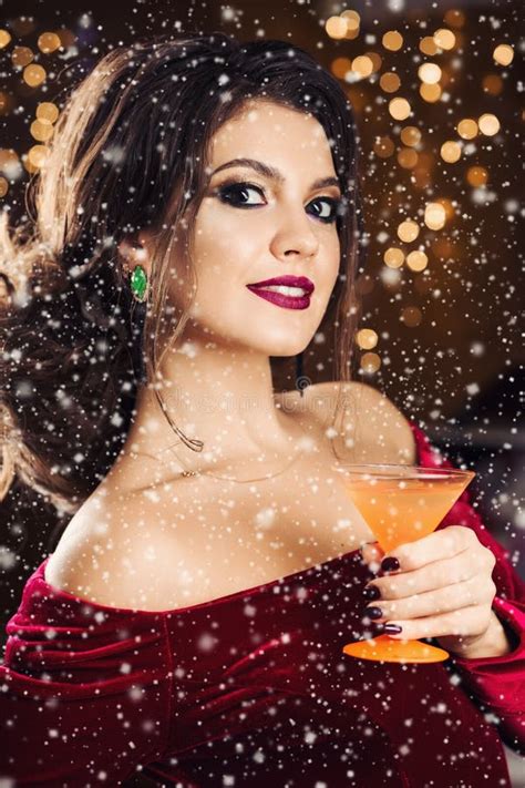 Pretty Woman Keeping Aperitif Looking At Camera And Smiling Stock Image Image Of Girl
