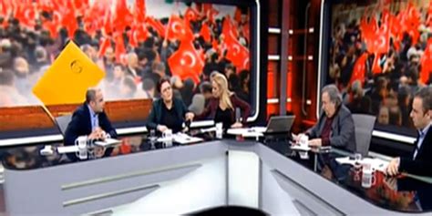 Coronavirüs tedbirleri kapsamında evde kaldığımız bugünlerde şiddet. Hukukçular canlı yayında birbirine girdi - Yeni Akit
