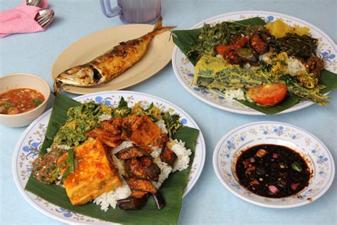 Malaysia, home to nasi lemak and teh tarik, has a lot of food to street food has long been a part of the country's history and is still thriving in kuala lumpur today. 12-Hour Kuala Lumpur Street Food Binge