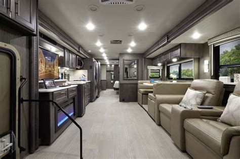 Class C Rv With Bunk Beds The 11 Best Small Class C Rvs Of 2021 For