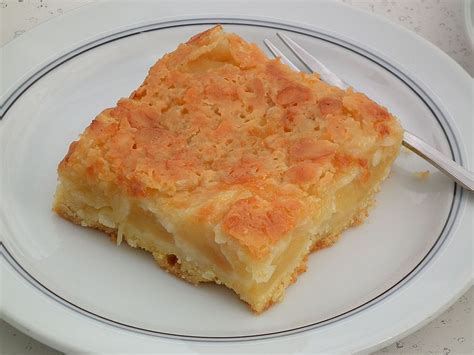 Mix 1 1/4 cup flour, baking powder, 2 tsp sugar, and salt and sift once. Blechkuchen wie bei Oma - Radio Niederösterreich
