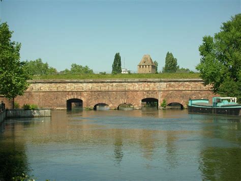 Barrage vauban pont avec terrasse panoramique donnant une vue sur la petite france, la cathédrale et le musée d'art moderne. Panorama du barrage Vauban, Strasbourg (67000), Bas-Rhin (67)