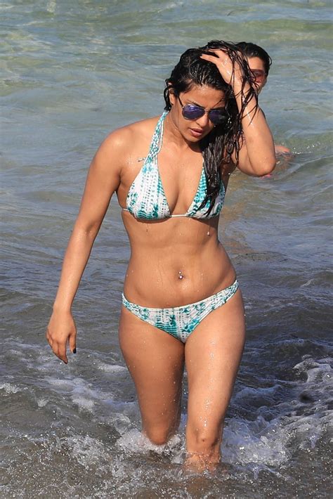 Priyanka Chopra Shows Off Her Bikini Body Beach In Miami Fl Celebmafia