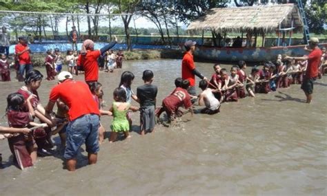 Bagi anda yang ingin berlibur ke bali, ada baiknya siapkan rute perjalanan untuk efisiensi waktu anda selama berlibur. Biaya Perorangan Ke Alas Prambon - Harga Tiket Masuk Alas ...