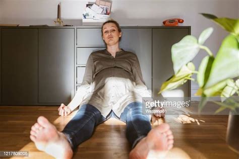 barefoot pregnant women photos and premium high res pictures getty images